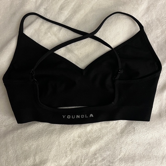 YoungLA Core Seamless Scoopneck Sports Bra - Black - Medium - Picture 2 of 3